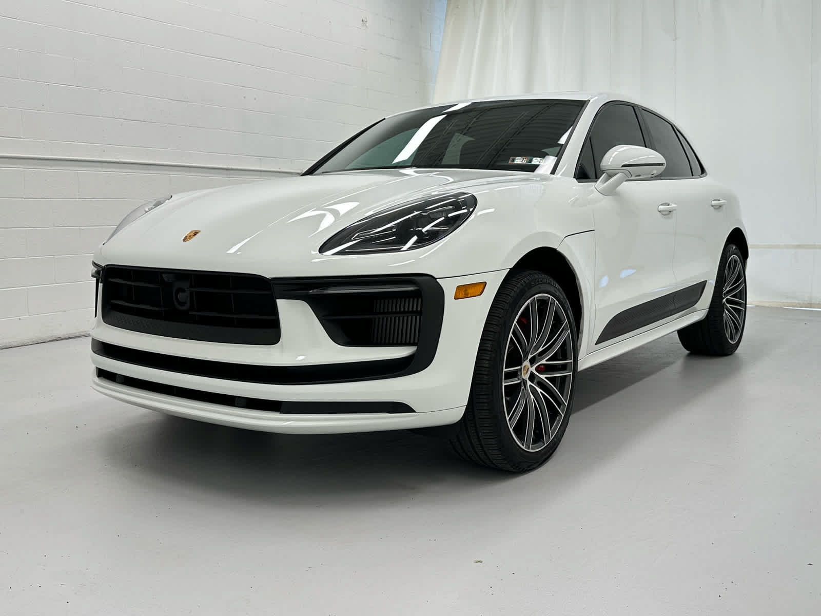 Used 2023 Porsche Macan S AWD/4WD image 4