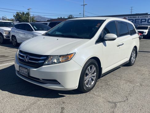 Used 2017 Honda Odyssey SE image 2