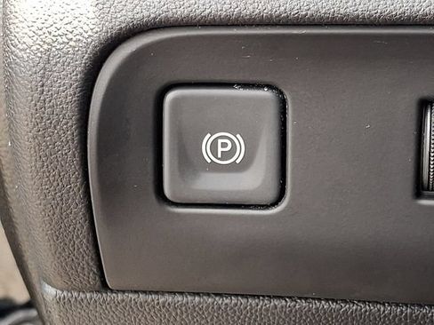 Used 2023 Buick Enclave Essence AWD/4WD image 21