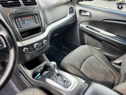 Used 2020 Dodge Journey SE w/ Blacktop Package image 19