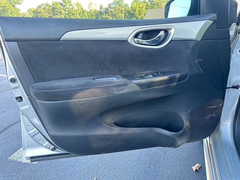 Used 2015 Nissan Sentra SR FWD image 11