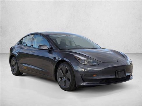 Used 2023 Tesla Model 3 Standard Range image 3
