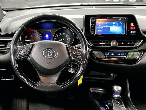 Used 2018 Toyota C-HR XLE image 5