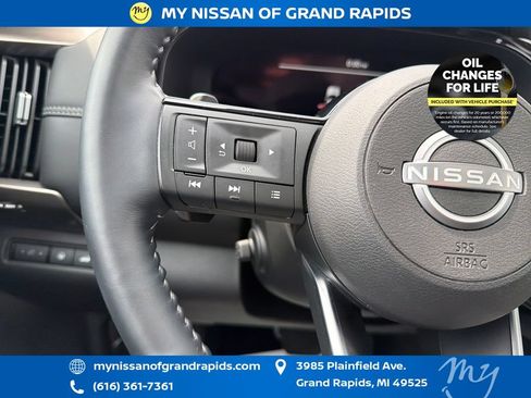 Used 2025 Nissan Pathfinder Platinum AWD/4WD image 15