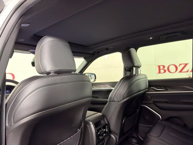 Used 2026 Jeep Grand Cherokee Limited w/ Limited Altitude Package AWD/4WD image 32