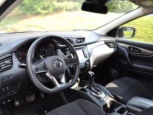 Used 2021 Nissan Rogue Sport S image 7