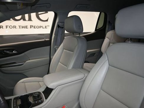 Used 2021 GMC Acadia SLT w/ Technology Package FWD image 16