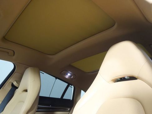Used 2021 Porsche Panamera RWD image 12