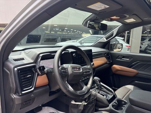 Used 2025 GMC Canyon AT4 w/ Technology Plus Package AWD/4WD image 12