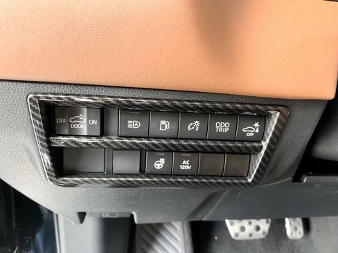 Used 2023 Toyota Tundra 1794 Edition image 32