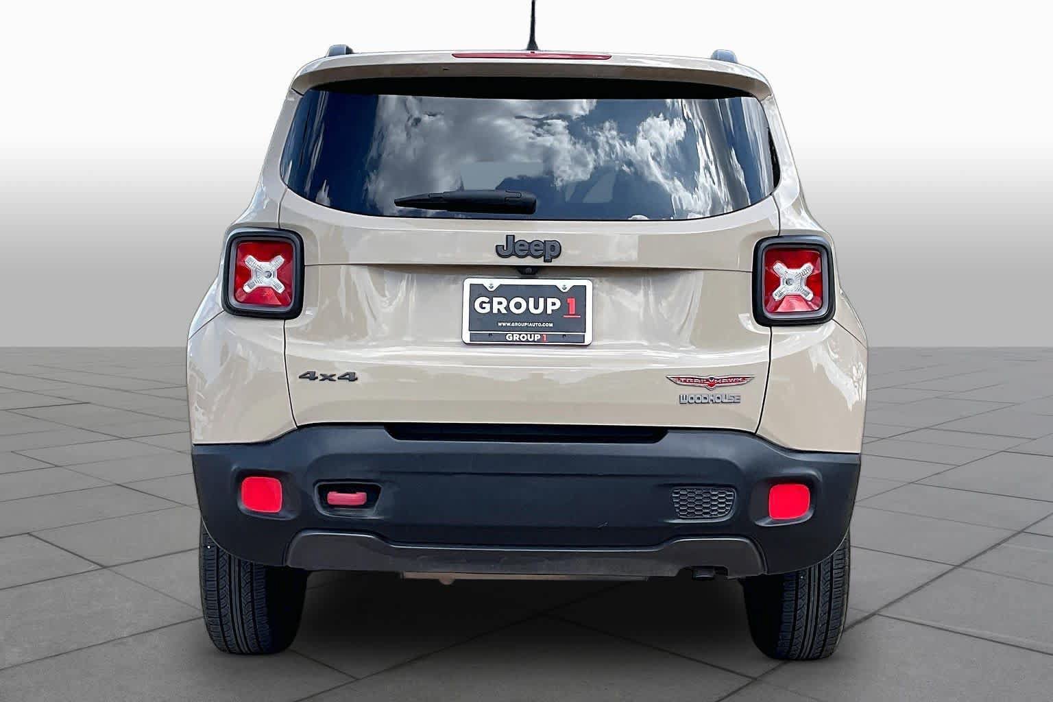 Used 2015 Jeep Renegade Trailhawk AWD/4WD image 5