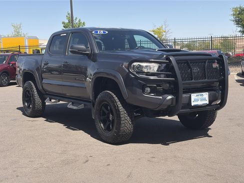 Used 2018 Toyota Tacoma TRD Sport w/ Technology Package AWD/4WD image 3