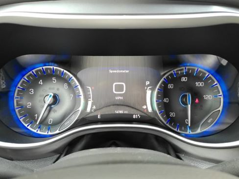 Used 2026 Chrysler Pacifica Select FWD image 41