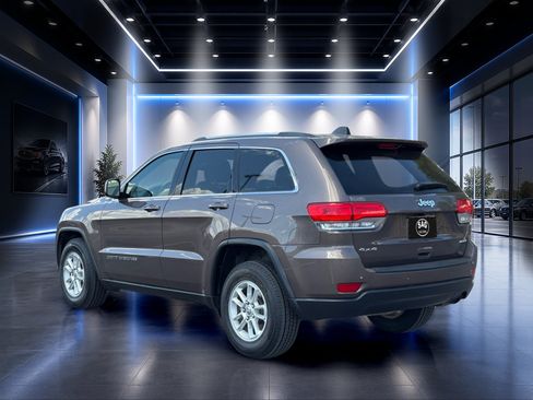 Used 2018 Jeep Grand Cherokee Laredo AWD/4WD image 6