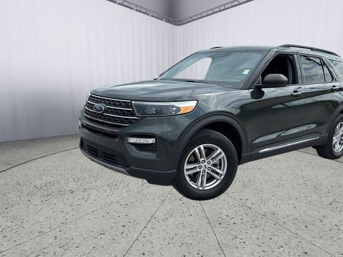 Used 2023 Ford Explorer XLT w/ Equipment Group 202A AWD/4WD image 6