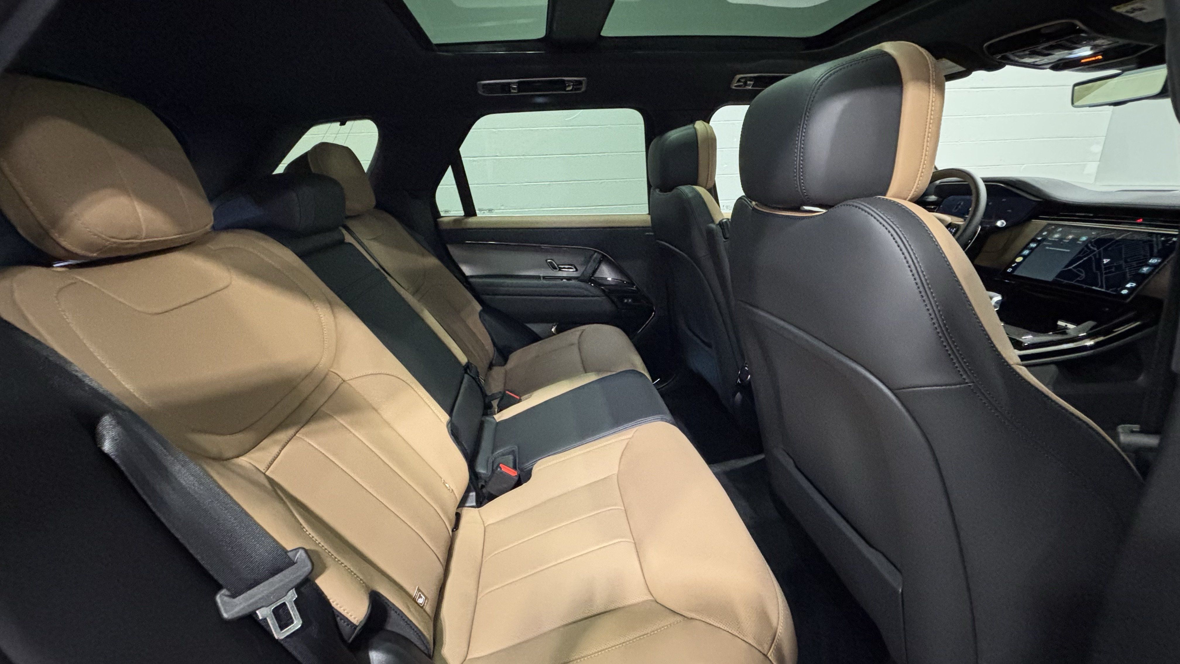 New 2026 Land Rover Range Rover Sport Dynamic SE AWD/4WD image 16