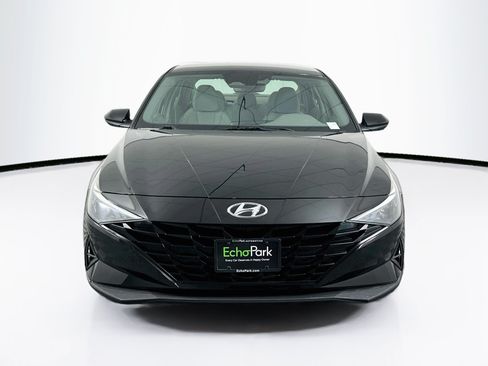 Used 2022 Hyundai Elantra SEL w/ Cargo Package FWD image 2