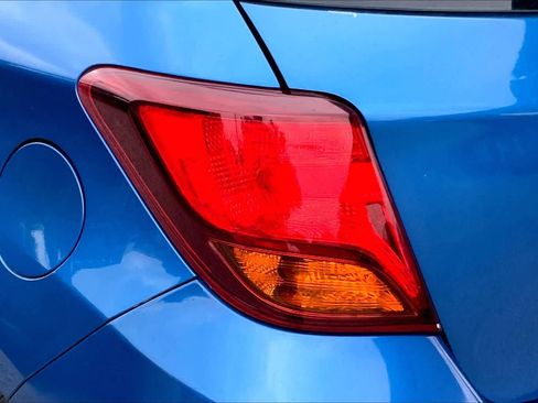 Used 2015 Toyota Yaris L image 25