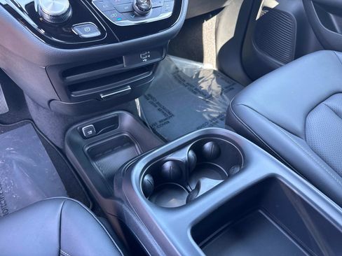 New 2026 Chrysler Pacifica Select image 27