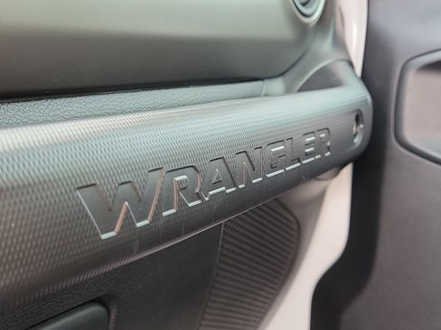 Used 2023 Jeep Wrangler Unlimited Sport image 30