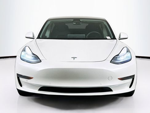 Used 2020 Tesla Model 3 Standard Range Plus image 2