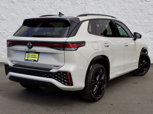 New 2026 Volkswagen Tiguan SE R-Line AWD/4WD image 8