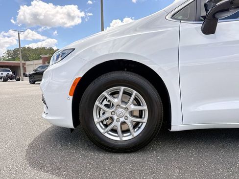 New 2026 Chrysler Pacifica Select image 10