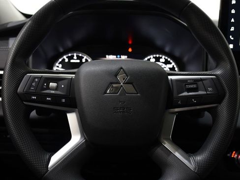 New 2026 Mitsubishi Outlander ES image 11