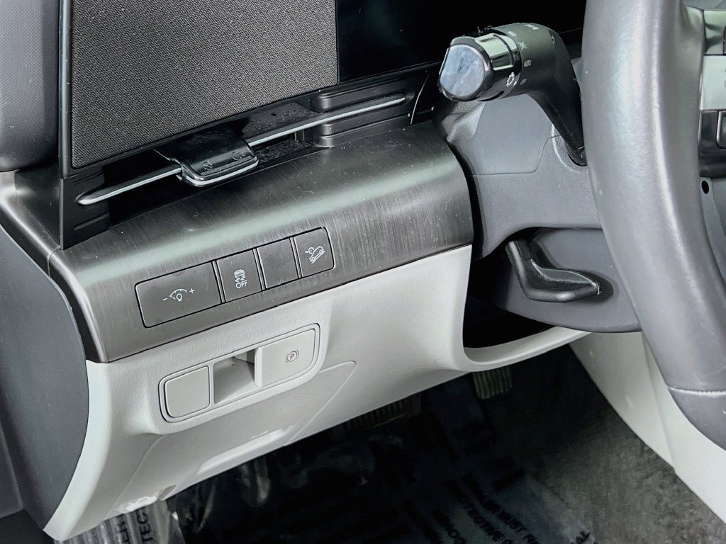 Certified 2025 Hyundai Kona SEL AWD/4WD image 9