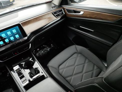 Certified 2024 Volkswagen Atlas SE image 11