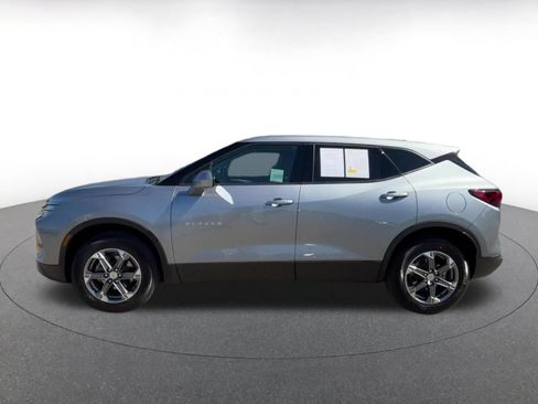 Used 2025 Chevrolet Blazer LT FWD image 9