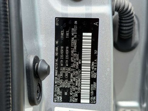 Used 2021 Toyota Highlander XLE AWD/4WD image 31