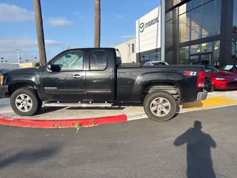 Used 2011 GMC Sierra 1500 SLT w/ SLT Convenience Package AWD/4WD image 10
