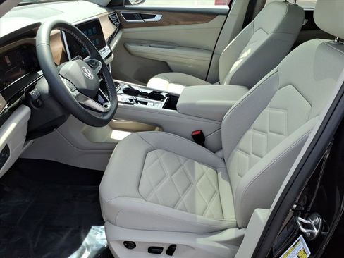 New 2026 Volkswagen Atlas SE image 13