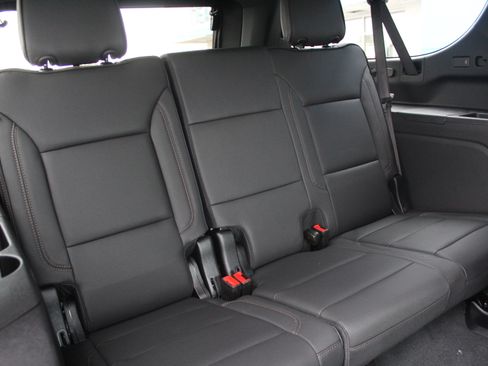 New 2026 Chevrolet Suburban High Country image 17