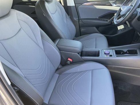 Used 2026 Volkswagen Tiguan SE FWD image 27