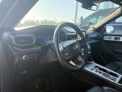 Used 2020 Ford Explorer Platinum AWD/4WD image 17