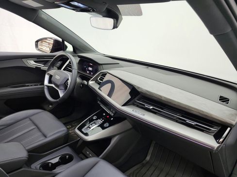 Used 2023 Audi Q4 e-tron Premium Plus w/ Premium Plus image 17