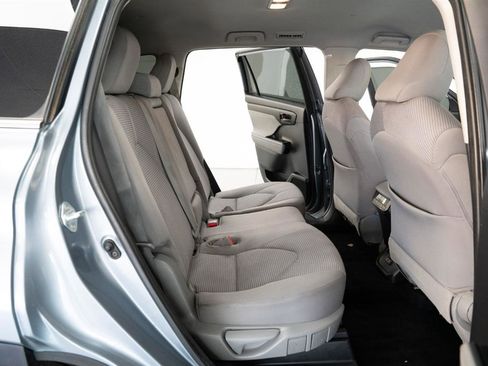Used 2021 Toyota Highlander LE image 26