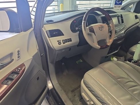 Used 2011 Toyota Sienna Limited w/ Premium Pkg AWD/4WD image 8