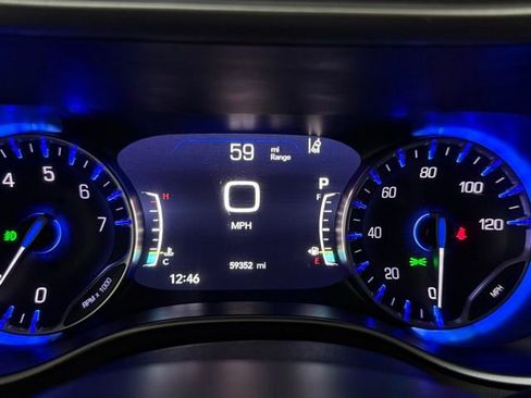 Certified 2023 Chrysler Pacifica Touring-L FWD image 25