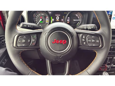 Used 2024 Jeep Wrangler Unlimited AWD/4WD image 24