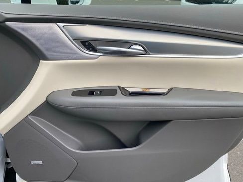 Used 2020 Cadillac XT5 Premium Luxury image 32