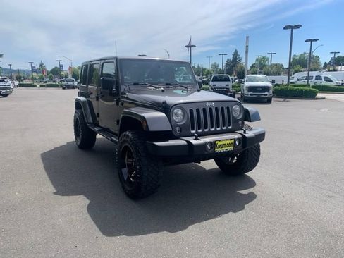 Used 2018 Jeep Wrangler Unlimited Sahara w/ Connectivity Group AWD/4WD image 7