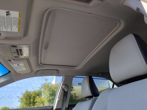 Used 2016 Toyota Camry SE w/ Moonroof Package FWD image 14