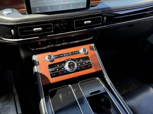 Used 2022 Lincoln Aviator Reserve w/ Equipment Group 201A AWD/4WD image 9