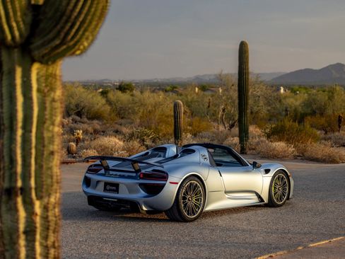 Used 2015 Porsche 918 Spyder AWD/4WD image 8