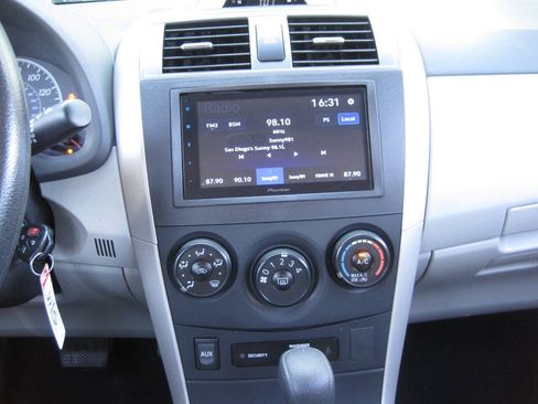 Used 2013 Toyota Corolla L FWD image 27