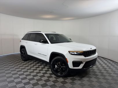 Used 2024 Jeep Grand Cherokee Limited w/ Black Appearance Package
