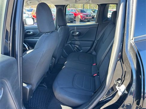 Used 2022 Jeep Renegade Latitude image 6